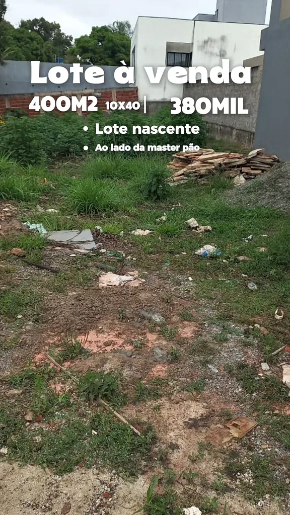 Solo do lote em terra e grama, pronto para limpeza